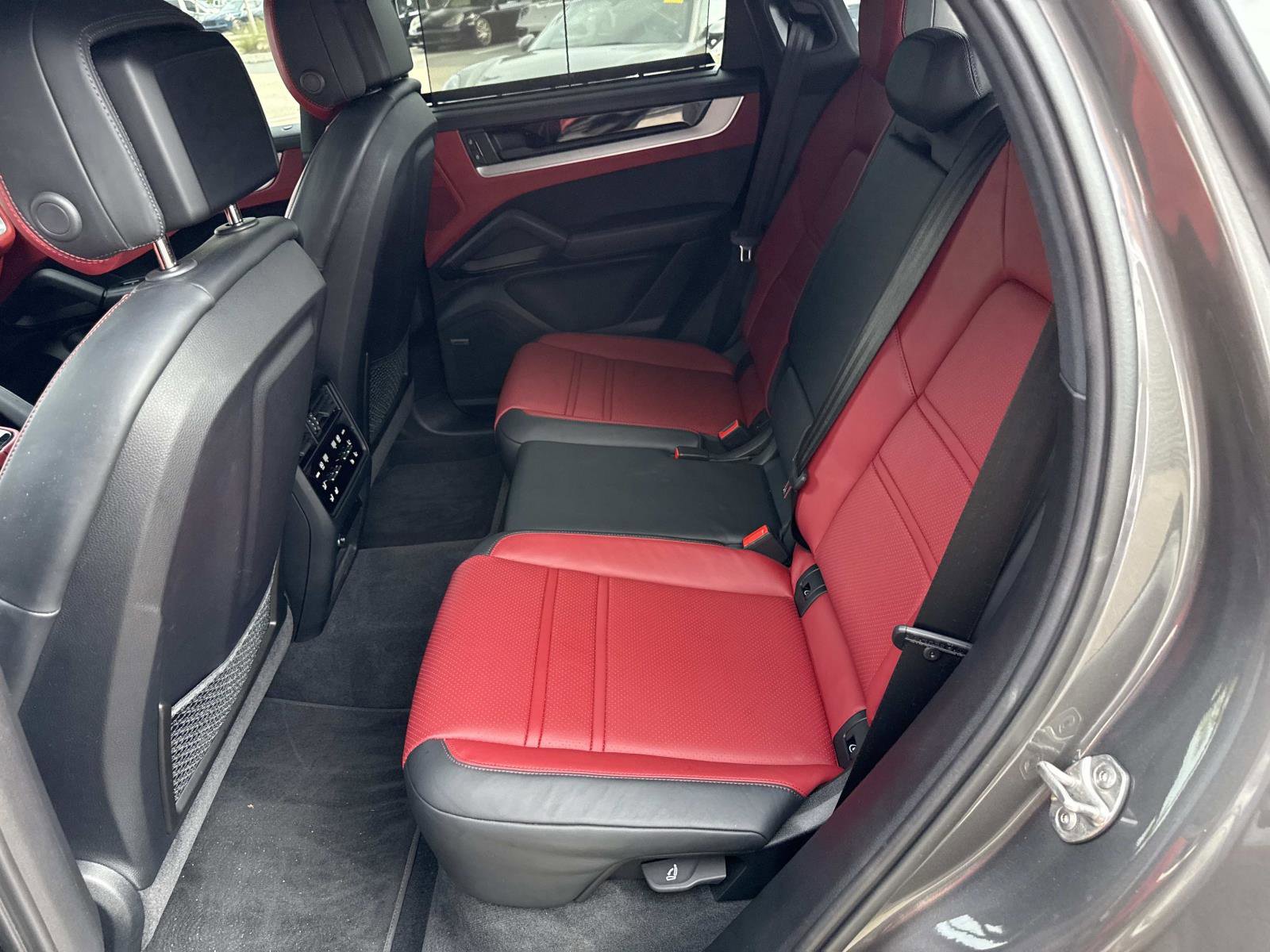 Certified 2024 Porsche Cayenne Coupe image 16