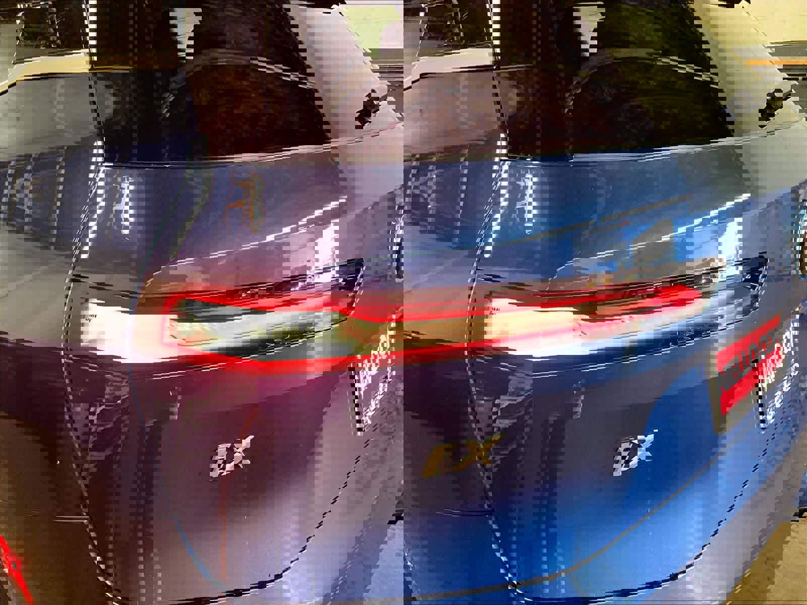 Used 2025 BMW iX xDrive50 image 31