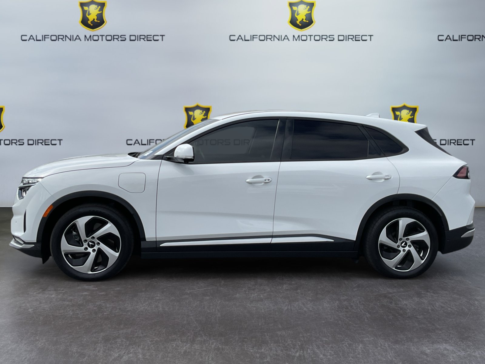 Used 2023 VinFast VF 8 Eco AWD/4WD image 8