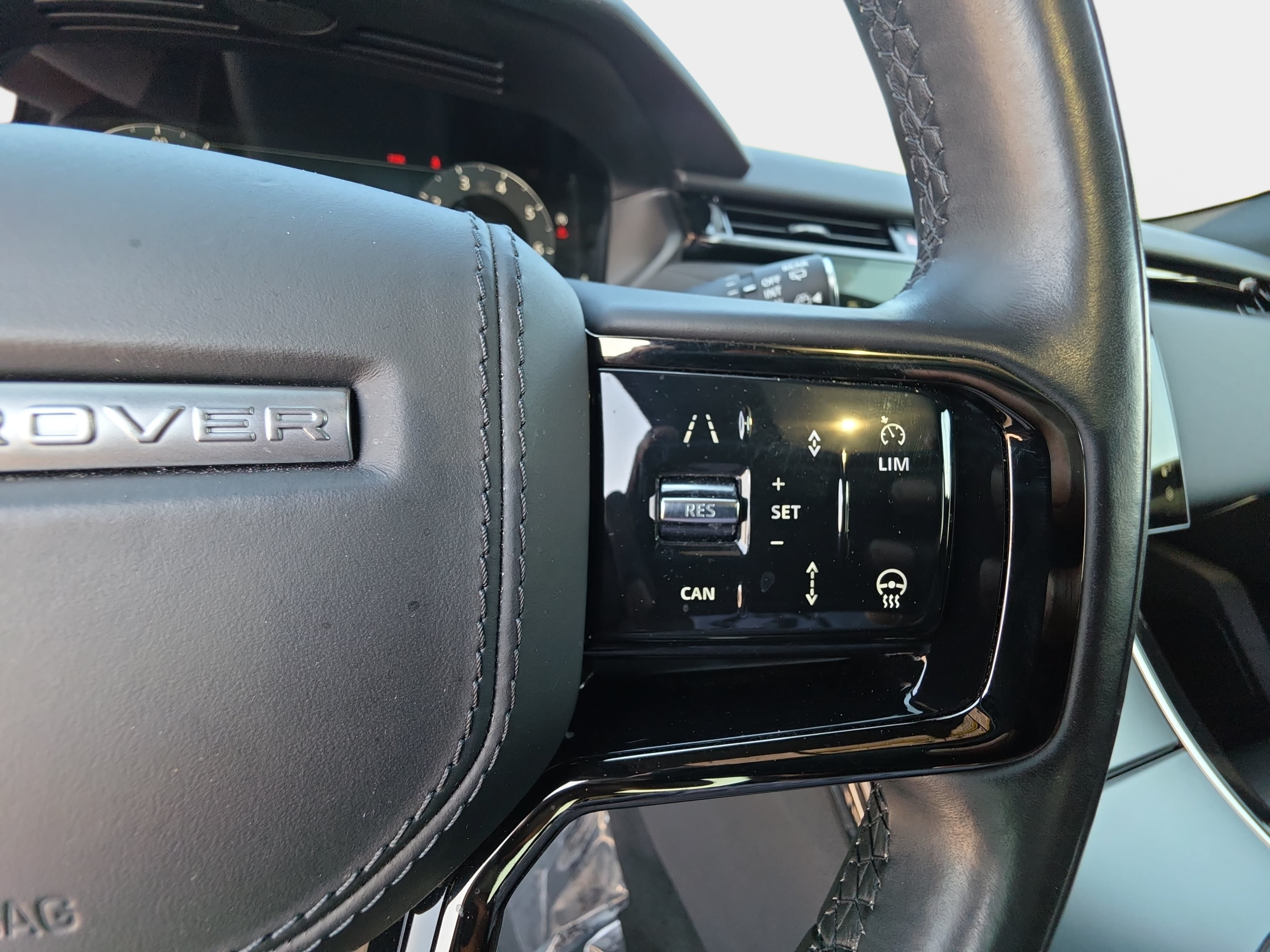 Used 2024 Land Rover Range Rover Velar Dynamic SE AWD/4WD image 18
