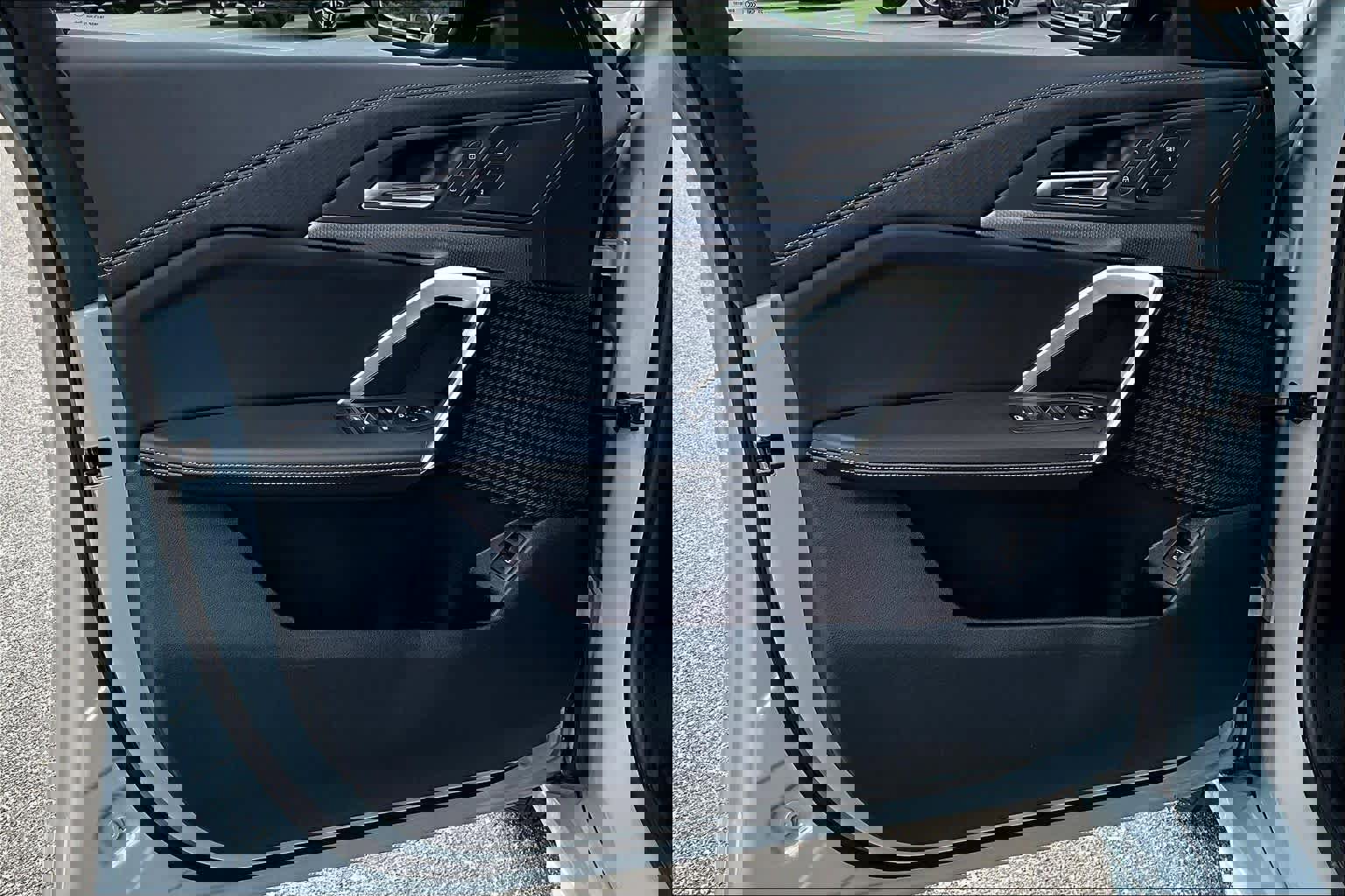 Certified 2025 BMW X2 xDrive28i image 24