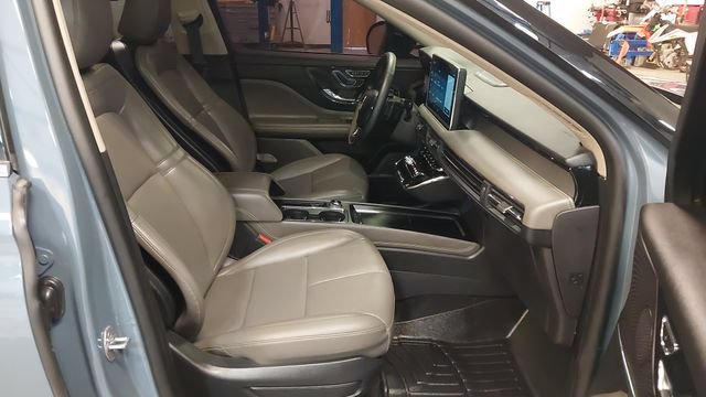 Used 2025 Lincoln Corsair AWD w/ Equipment Group 101A image 34