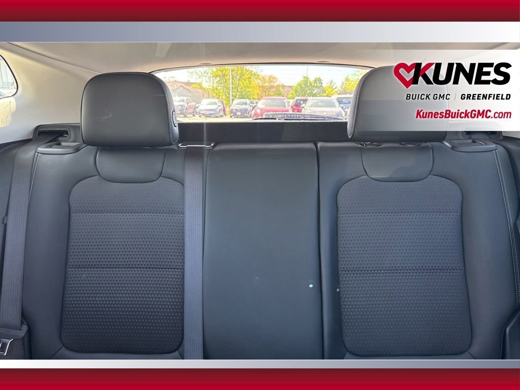 Used 2025 Chevrolet Trax LT FWD image 18