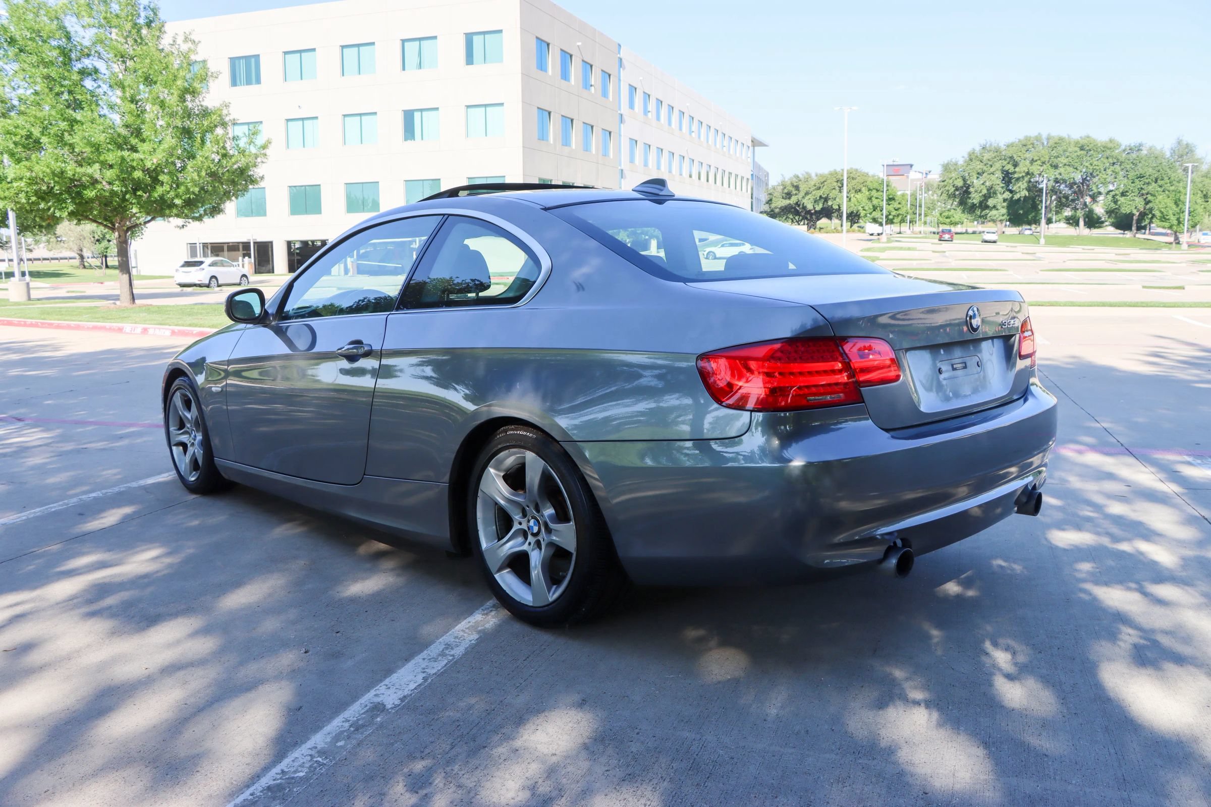 Used 2011 BMW 335i Coupe w/ Premium Pkg RWD image 5