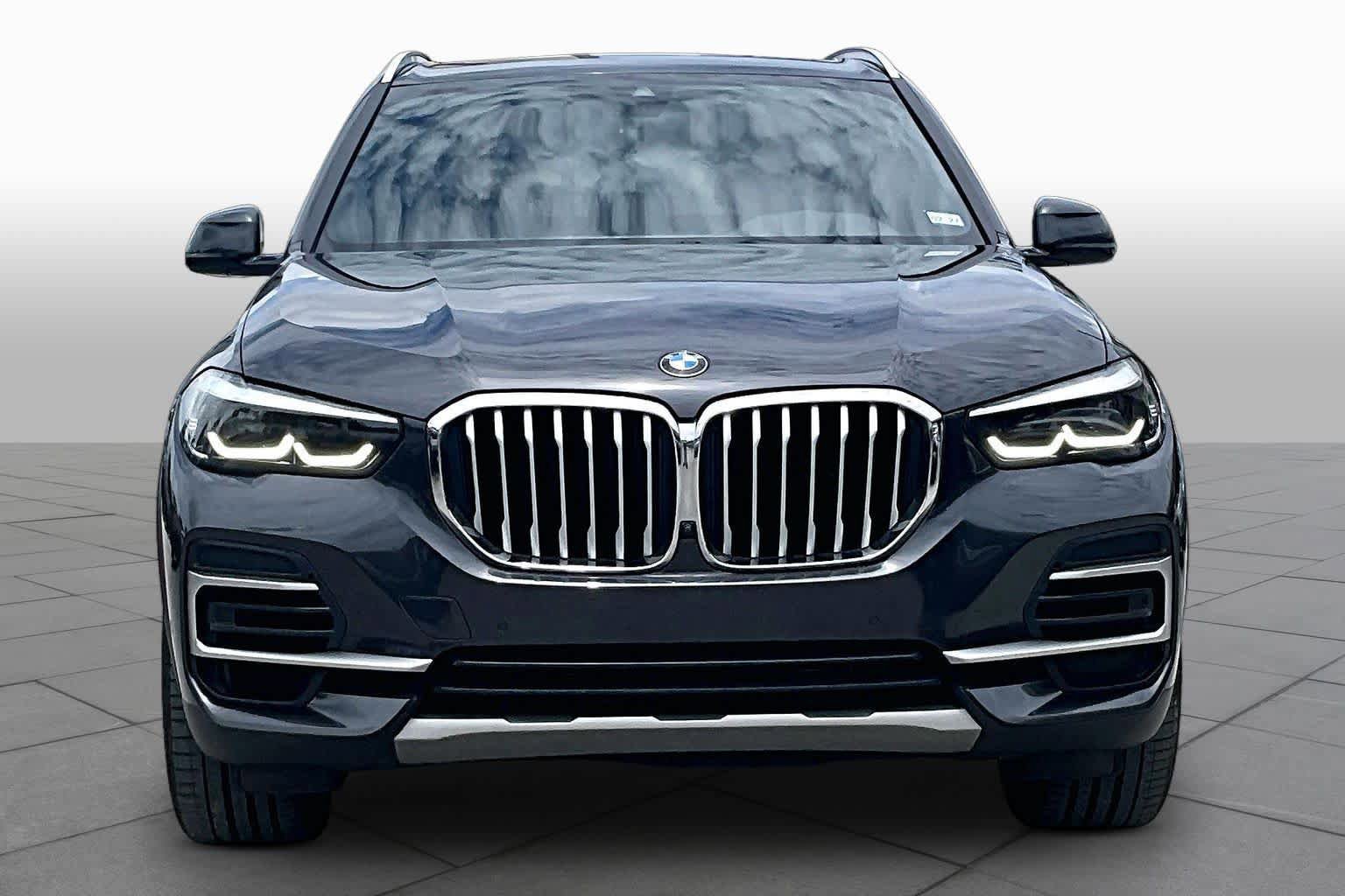 Used 2022 BMW X5 xDrive40i w/ Parking Assistance Package AWD/4WD image 3
