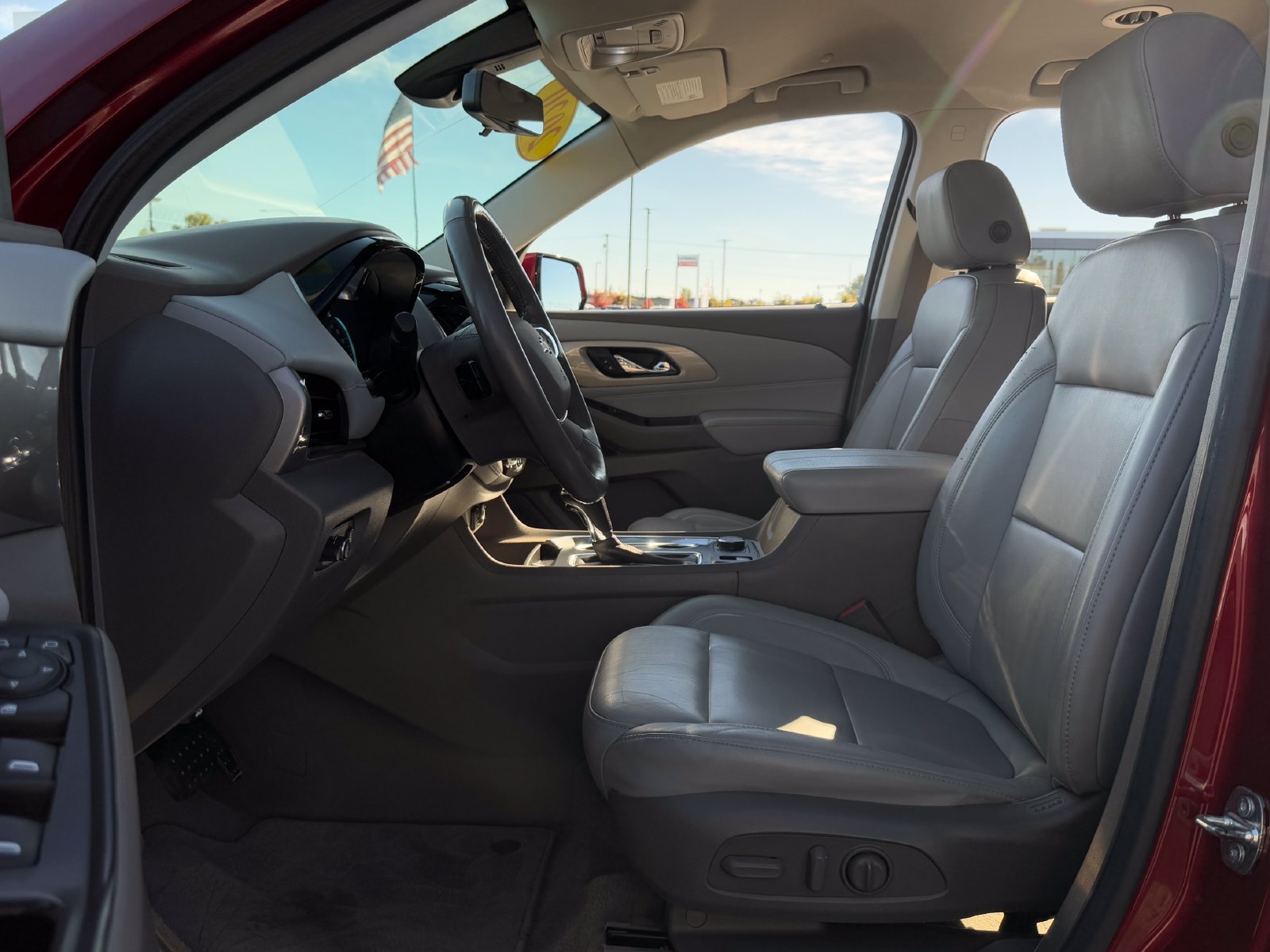 Used 2020 Chevrolet Traverse LT w/ LT Premium Package AWD/4WD image 11