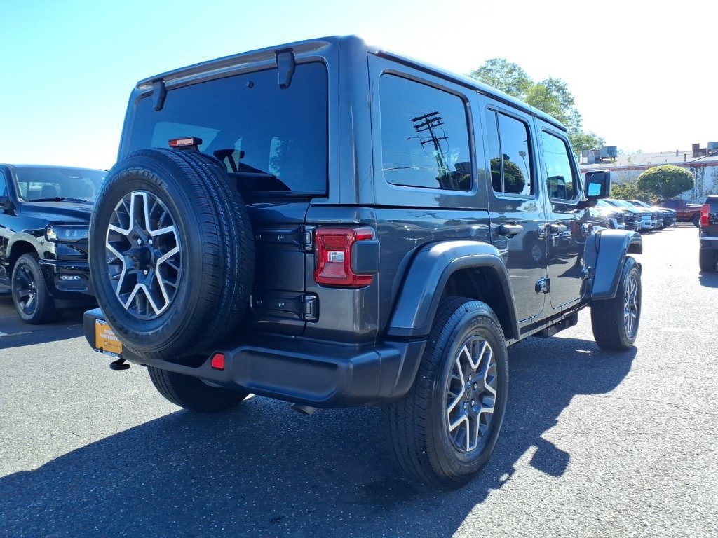 Certified 2026 Jeep Wrangler Unlimited Sahara AWD/4WD image 17