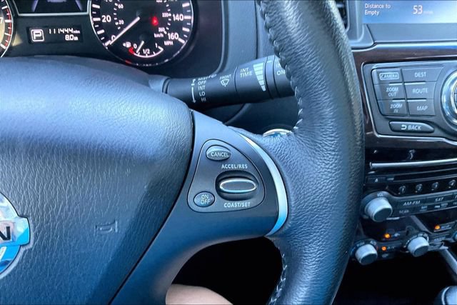 Used 2013 Nissan Pathfinder Platinum FWD image 17