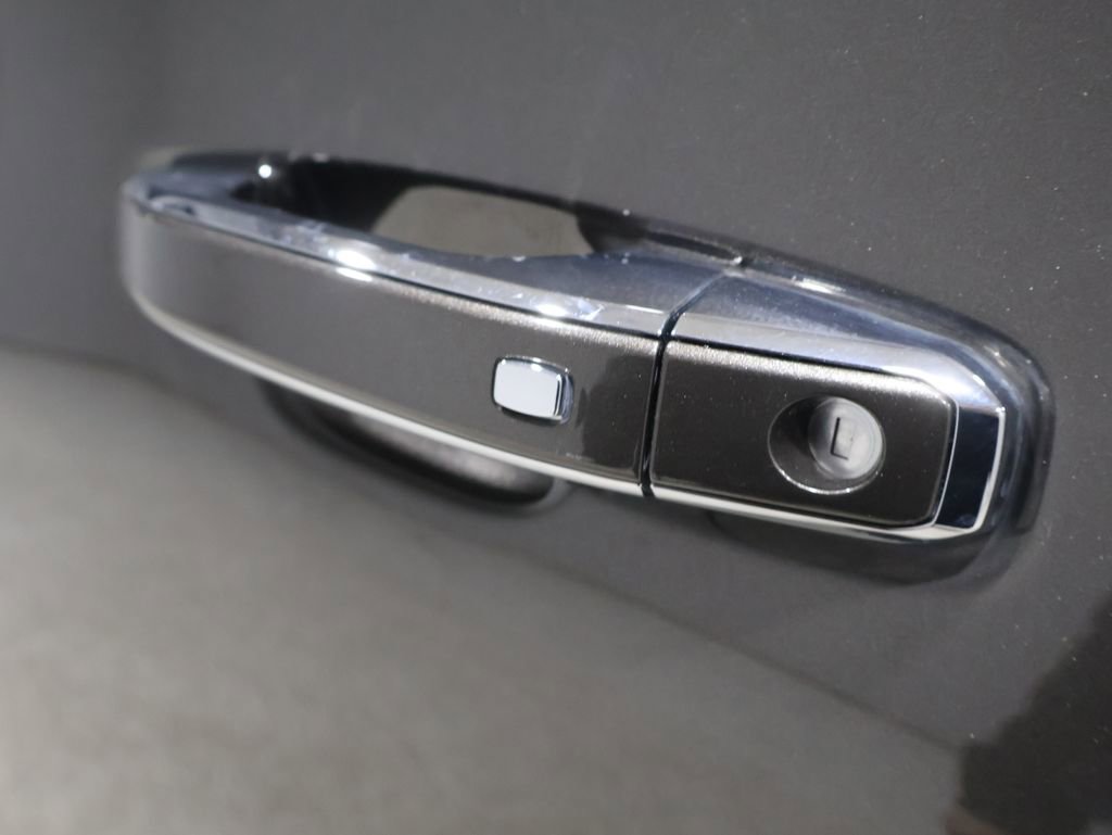 Used 2021 Chevrolet Tahoe High Country image 11