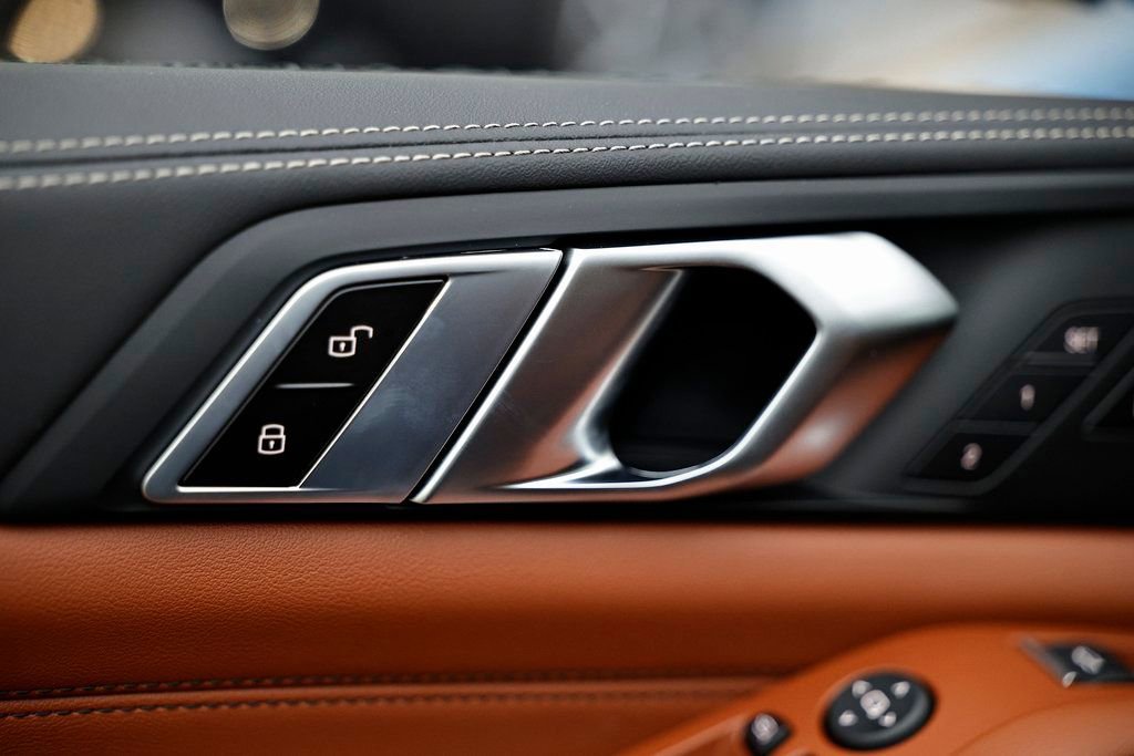 New 2026 BMW X5 sDrive40i w/ M Sport Package image 16