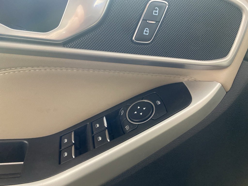 Used 2022 Ford Explorer XLT image 12