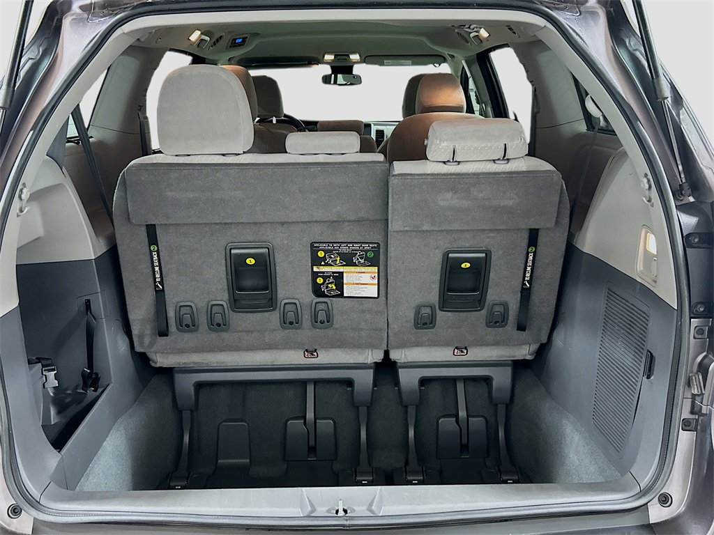 Used 2020 Toyota Sienna LE image 22