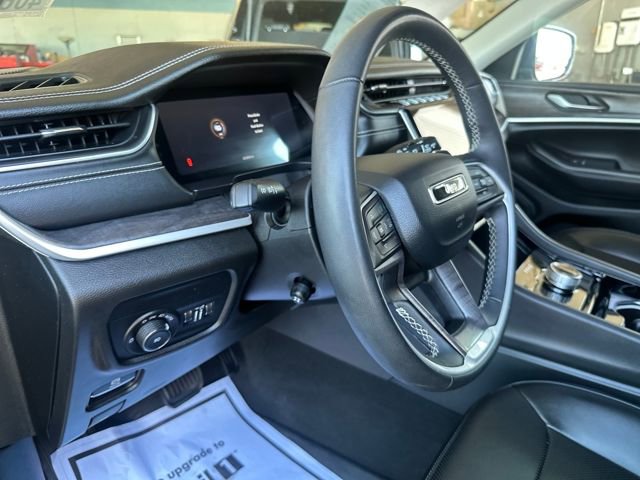 Used 2023 Jeep Grand Cherokee L Limited w/ Luxury Tech Group II image 12