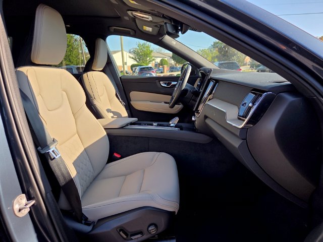 New 2027 Volvo XC60 B5 Core AWD/4WD image 17