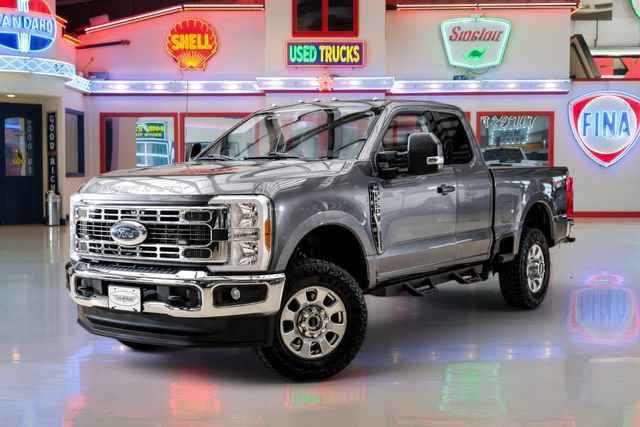 Used 2023 Ford F250 XLT w/ FX4 Off-Road Package AWD/4WD image 2
