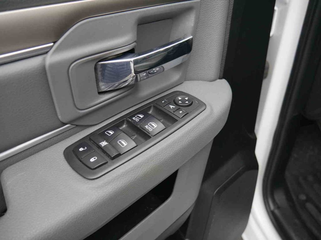 Used 2018 RAM 1500 SLT image 27