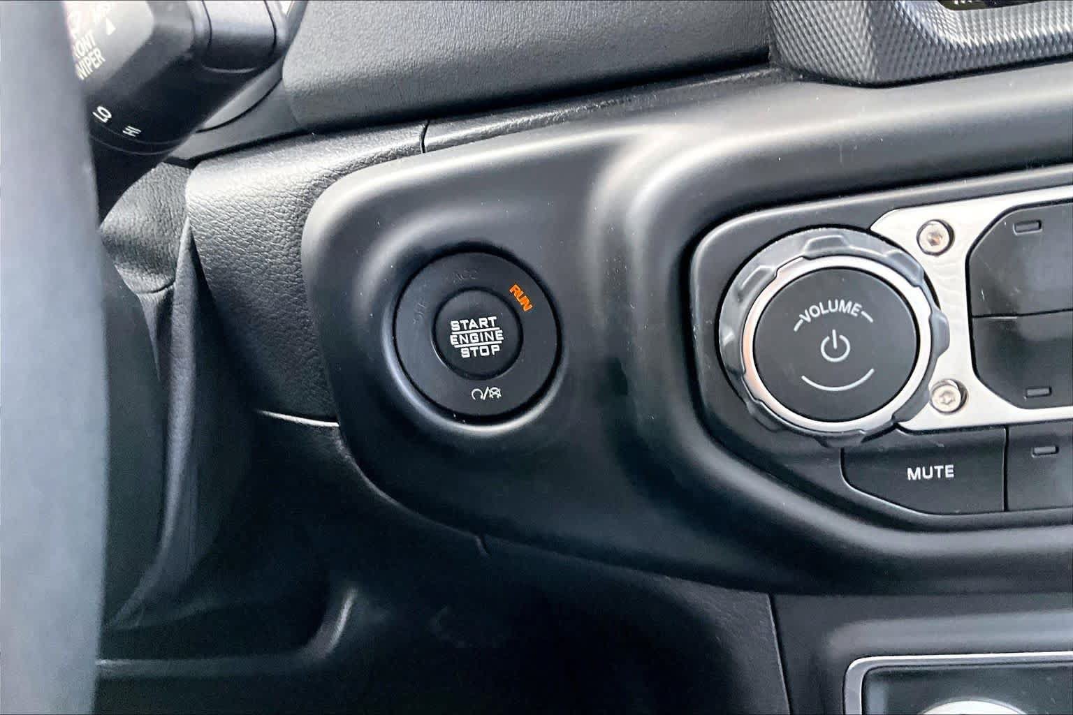 Used 2021 Jeep Wrangler Unlimited Sahara AWD/4WD image 32