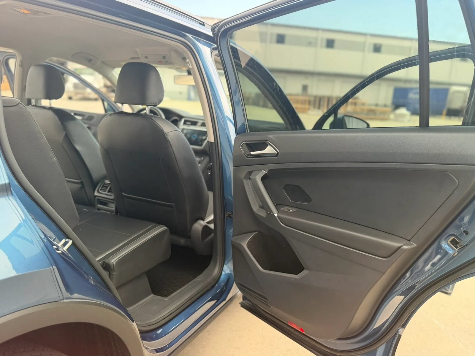 Used 2018 Volkswagen Tiguan SE w/ Front Fog Lights Package FWD image 22