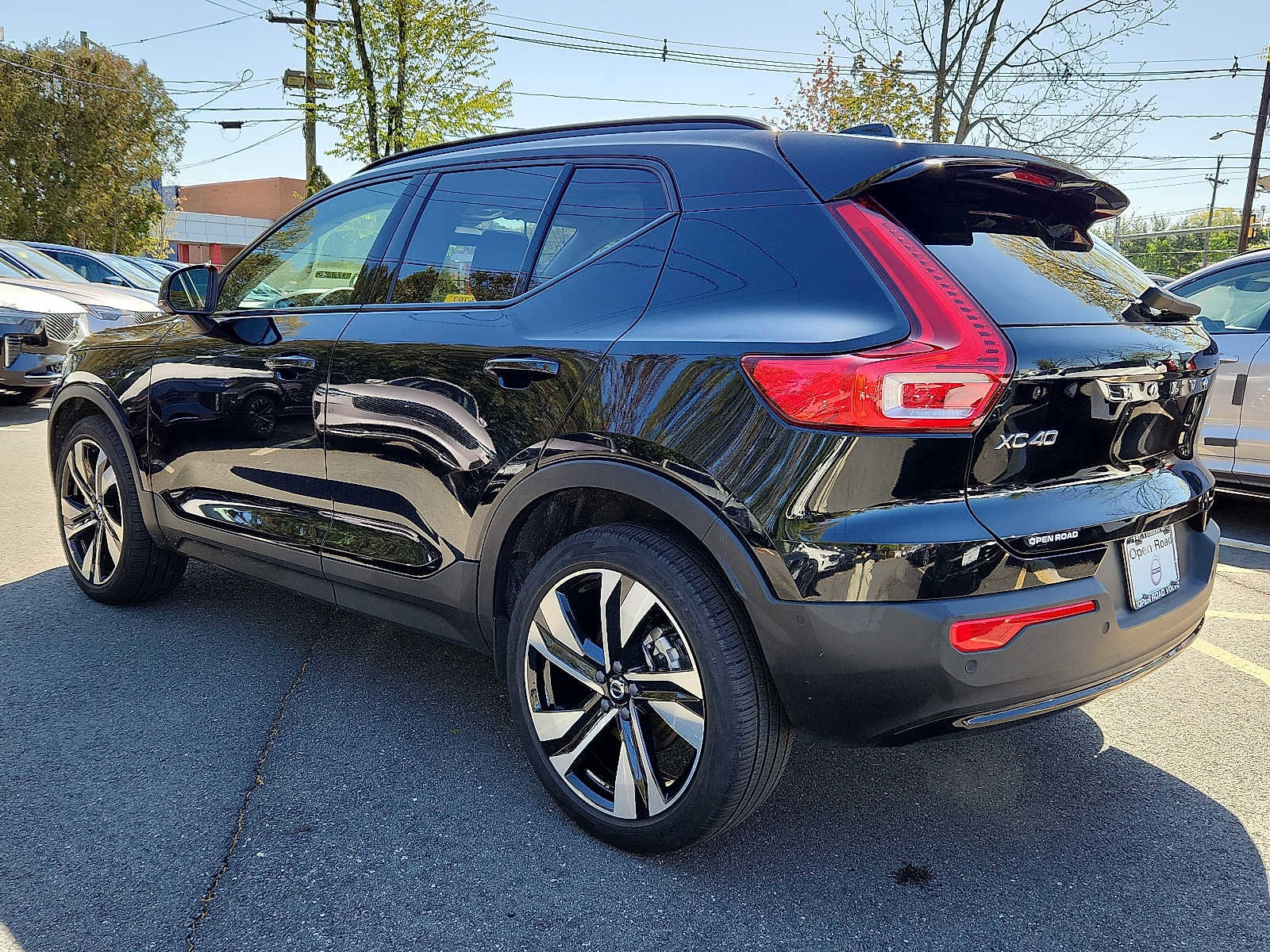 Certified 2023 Volvo XC40 B5 Plus w/ Protection Package Premier AWD/4WD image 4