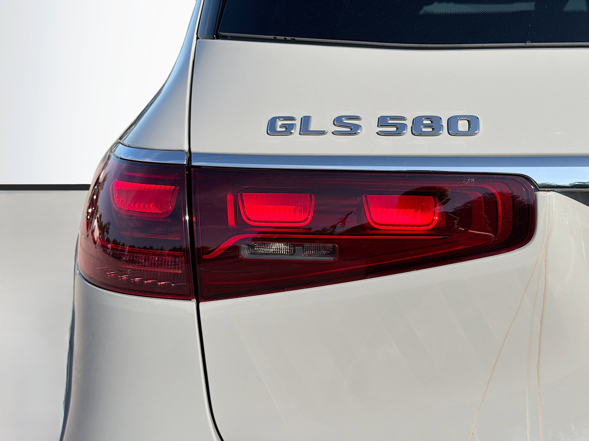 Used 2025 Mercedes-Benz GLS 580 4MATIC image 10