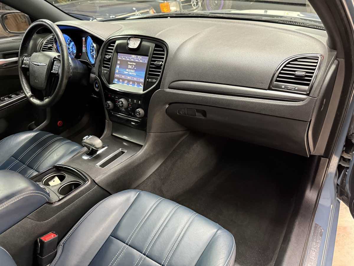 Used 2014 Chrysler 300 S w/ Luxury Group RWD image 9