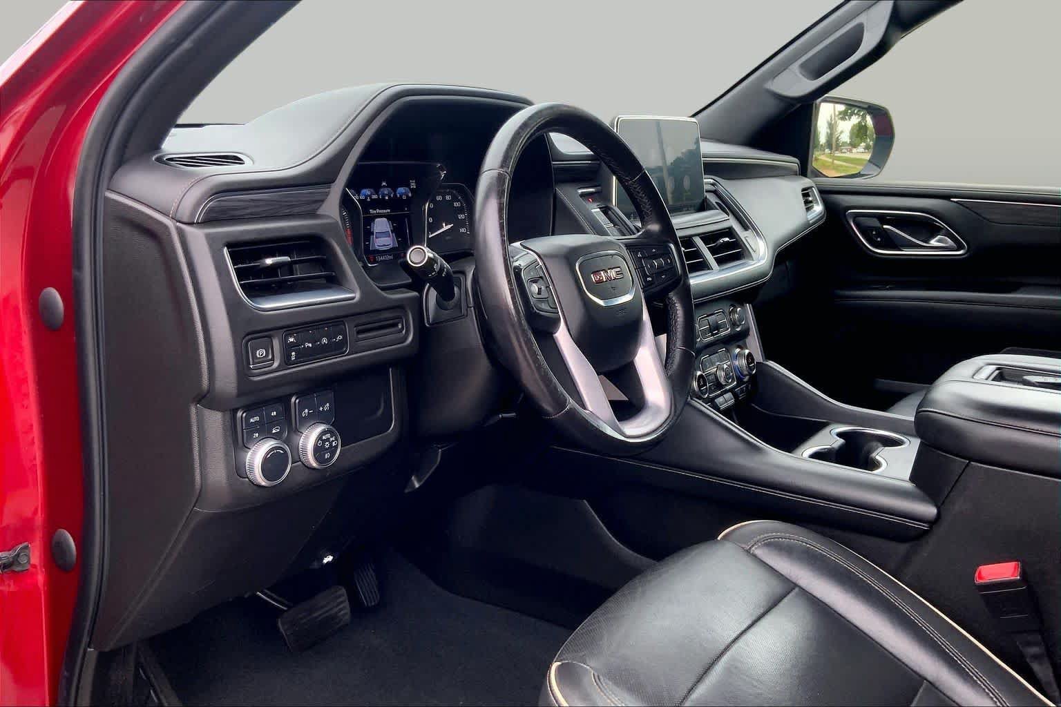 Used 2021 GMC Yukon XL SLT AWD/4WD image 16