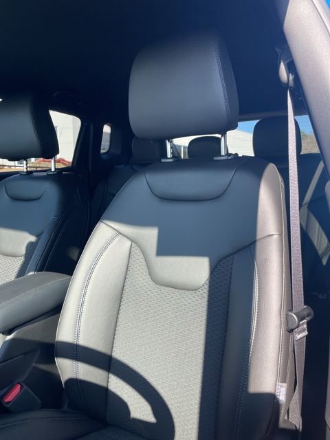 New 2025 Jeep Compass Latitude w/ Altitude Special Edition image 22