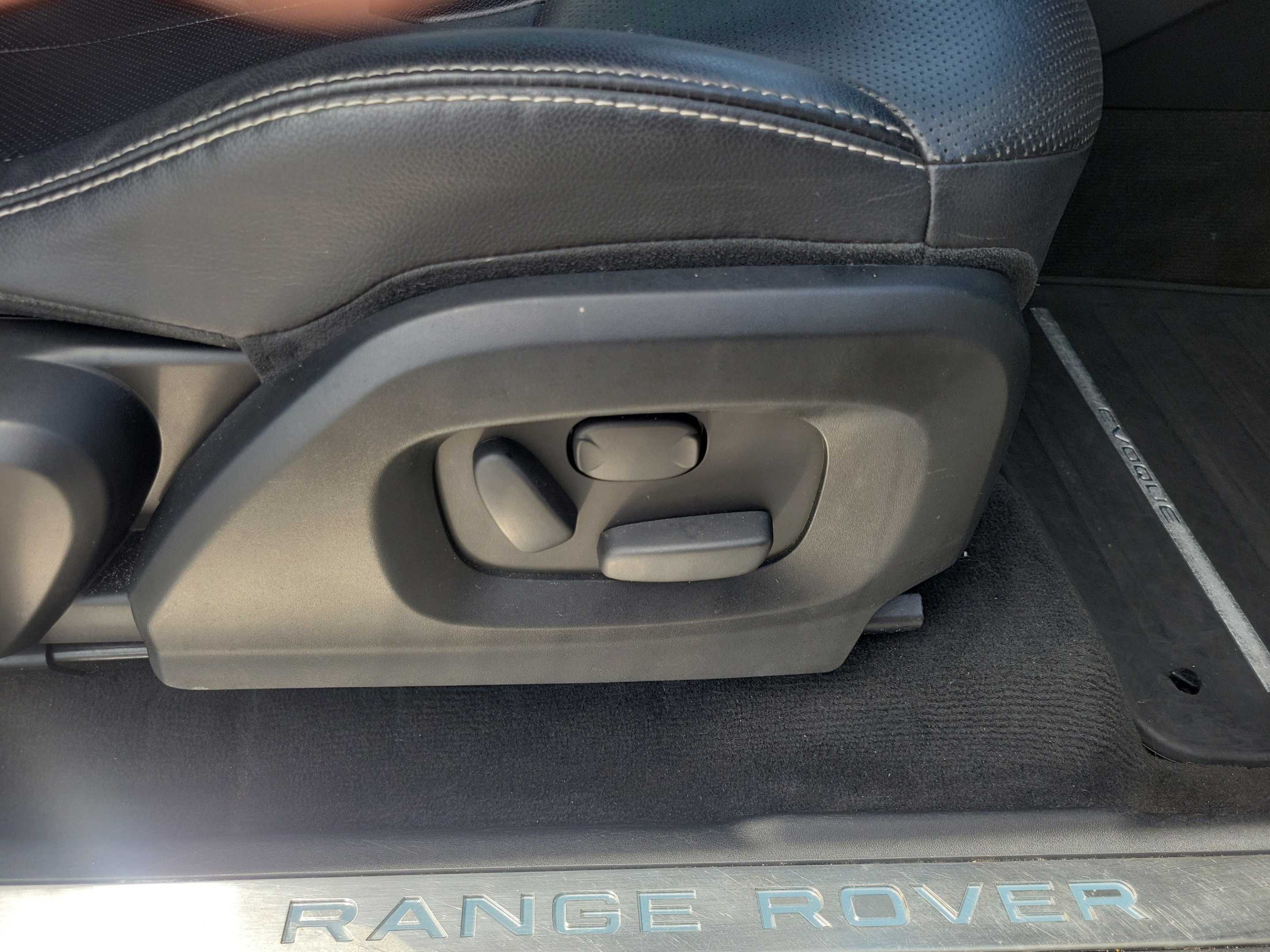 Used 2015 Land Rover Range Rover Evoque Dynamic AWD/4WD image 27