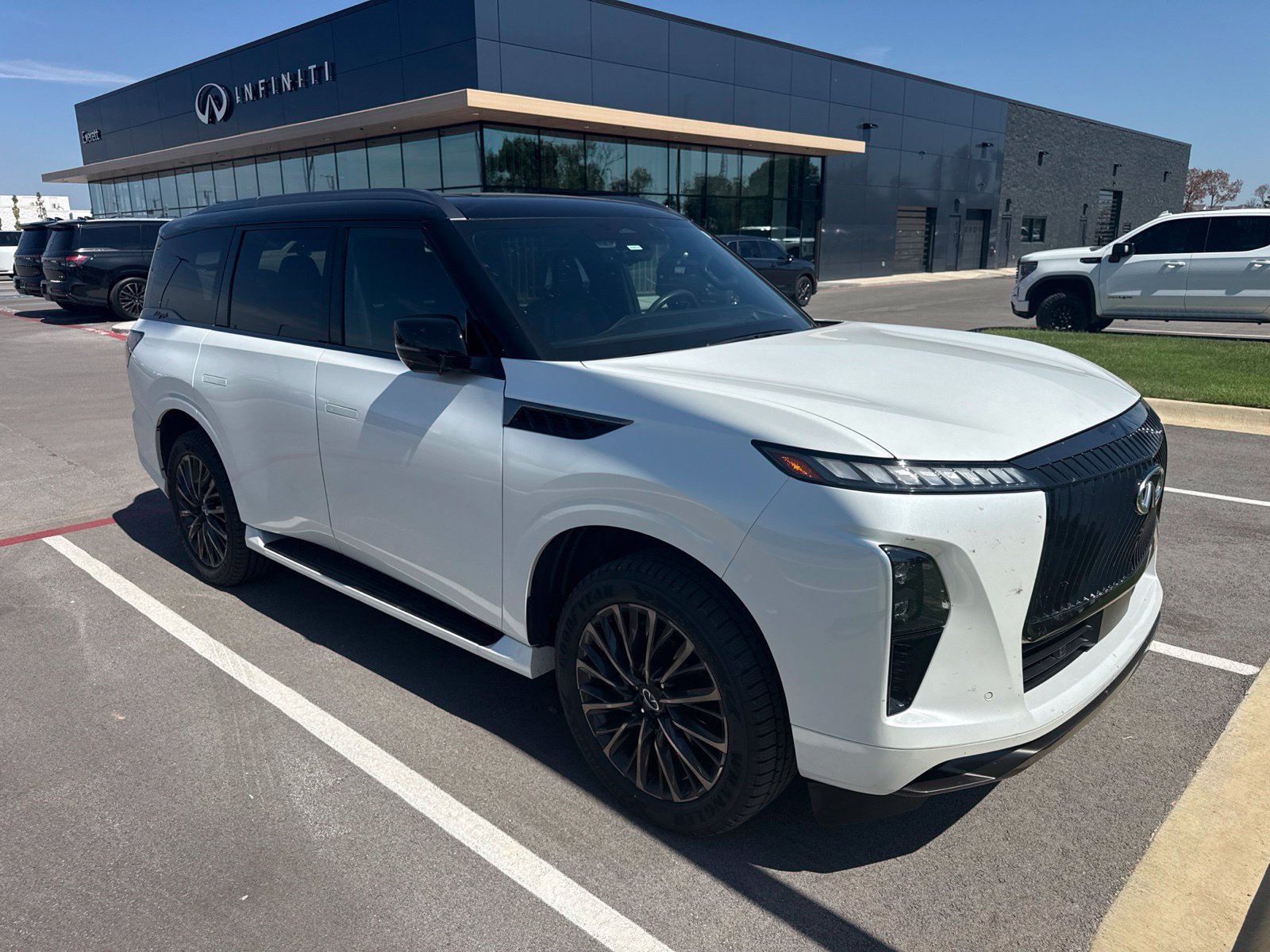Used 2025 INFINITI QX80 Autograph AWD/4WD image 4