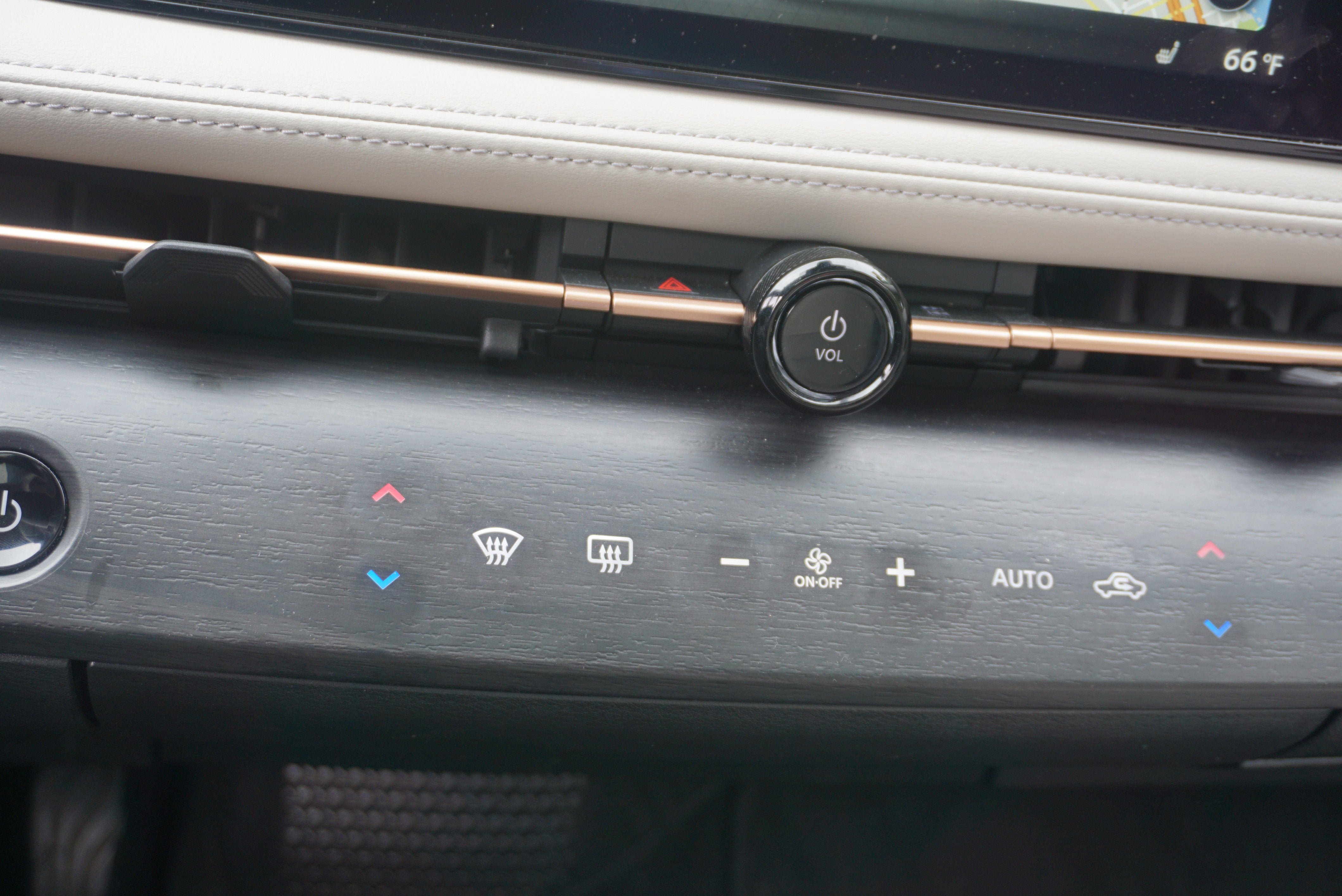 Used 2023 Nissan Ariya AWD image 14