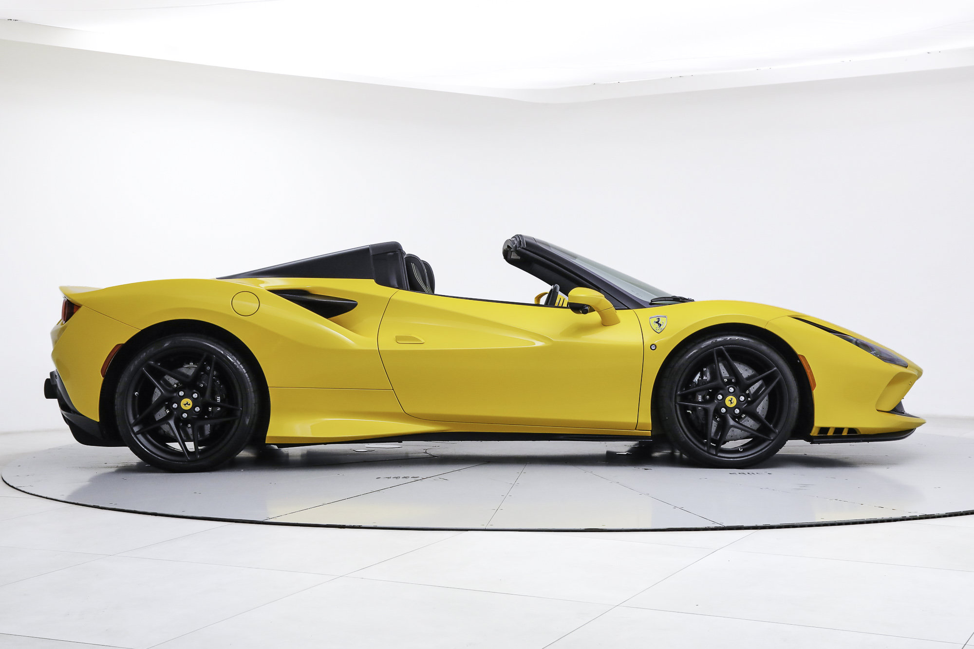 Certified 2022 Ferrari F8 Tributo RWD image 9