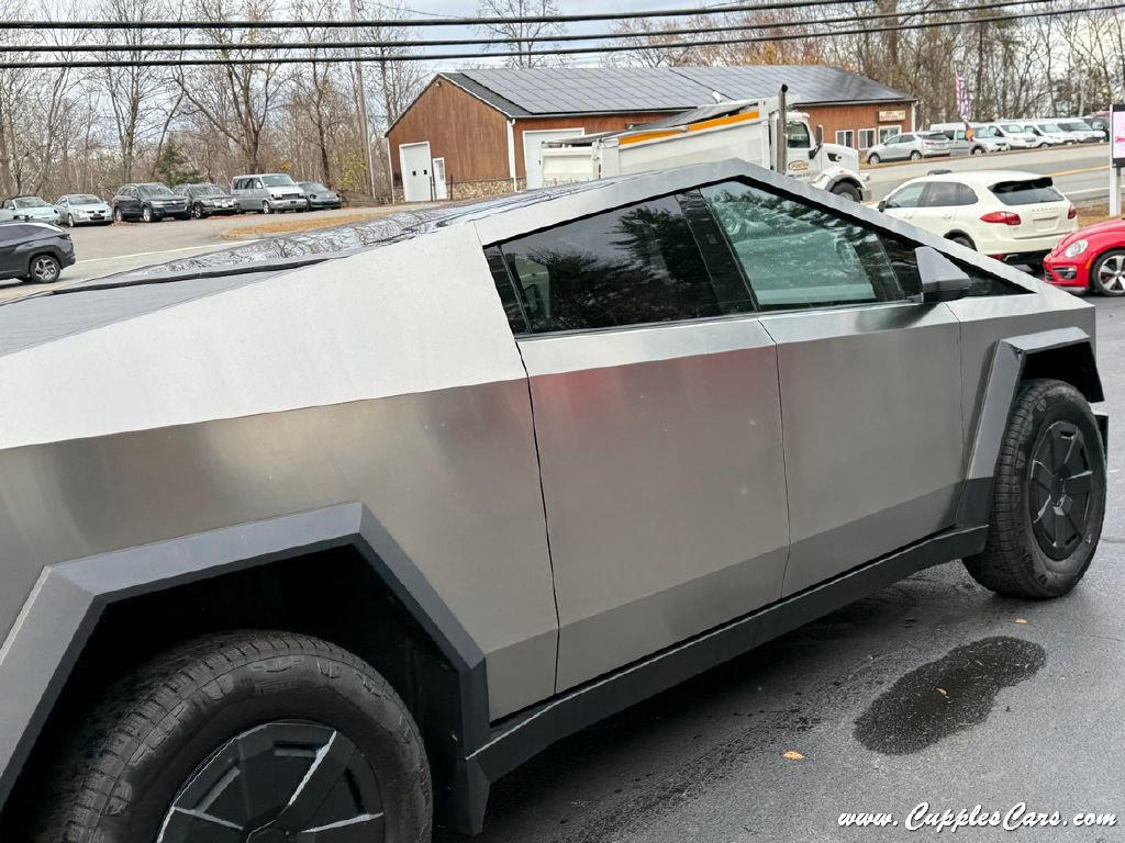 Used 2025 Tesla Cybertruck AWD Crew Cab image 41