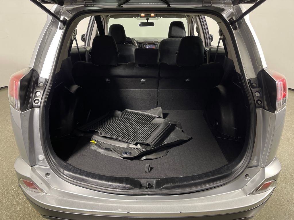 Used 2016 Toyota RAV4 LE image 9