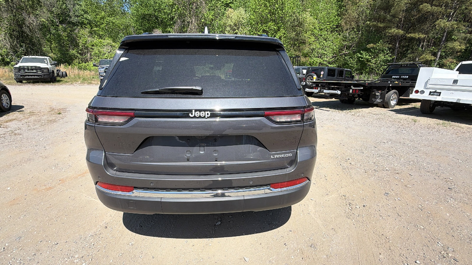 Certified 2025 Jeep Grand Cherokee Laredo image 9