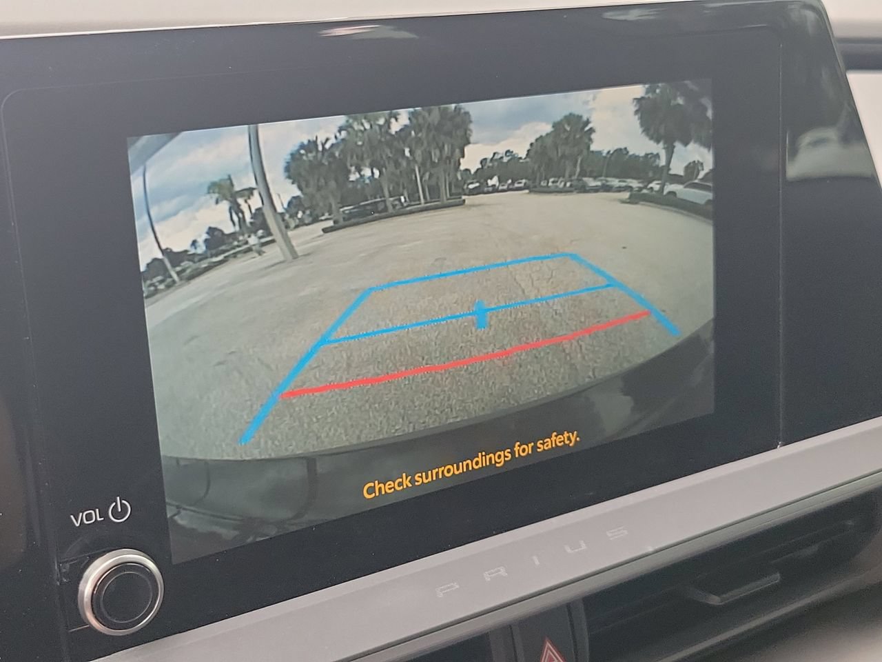 Used 2024 Toyota Prius LE FWD image 25