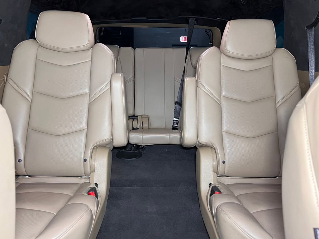 Used 2020 Cadillac Escalade Platinum AWD/4WD image 34