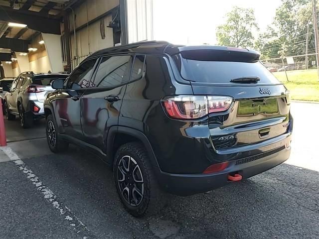 Used 2024 Jeep Compass Trailhawk AWD/4WD image 3