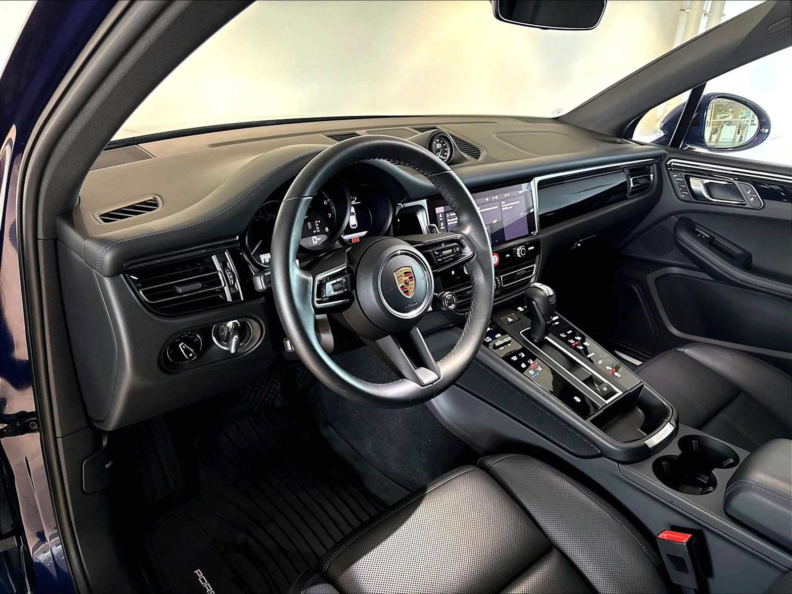 Used 2026 Porsche Macan AWD/4WD image 8