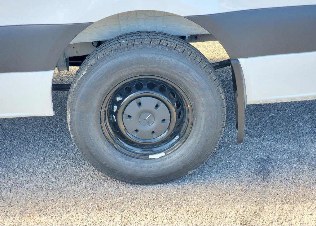 Used 2025 Mercedes-Benz Sprinter 2500 image 7