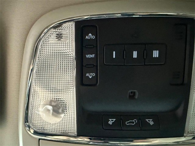 Used 2016 Dodge Durango Citadel w/ Premium Entertainment Group image 32