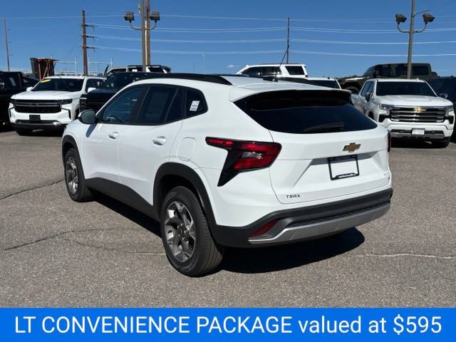 New 2026 Chevrolet Trax LT w/ LT Convenience Package FWD image 3