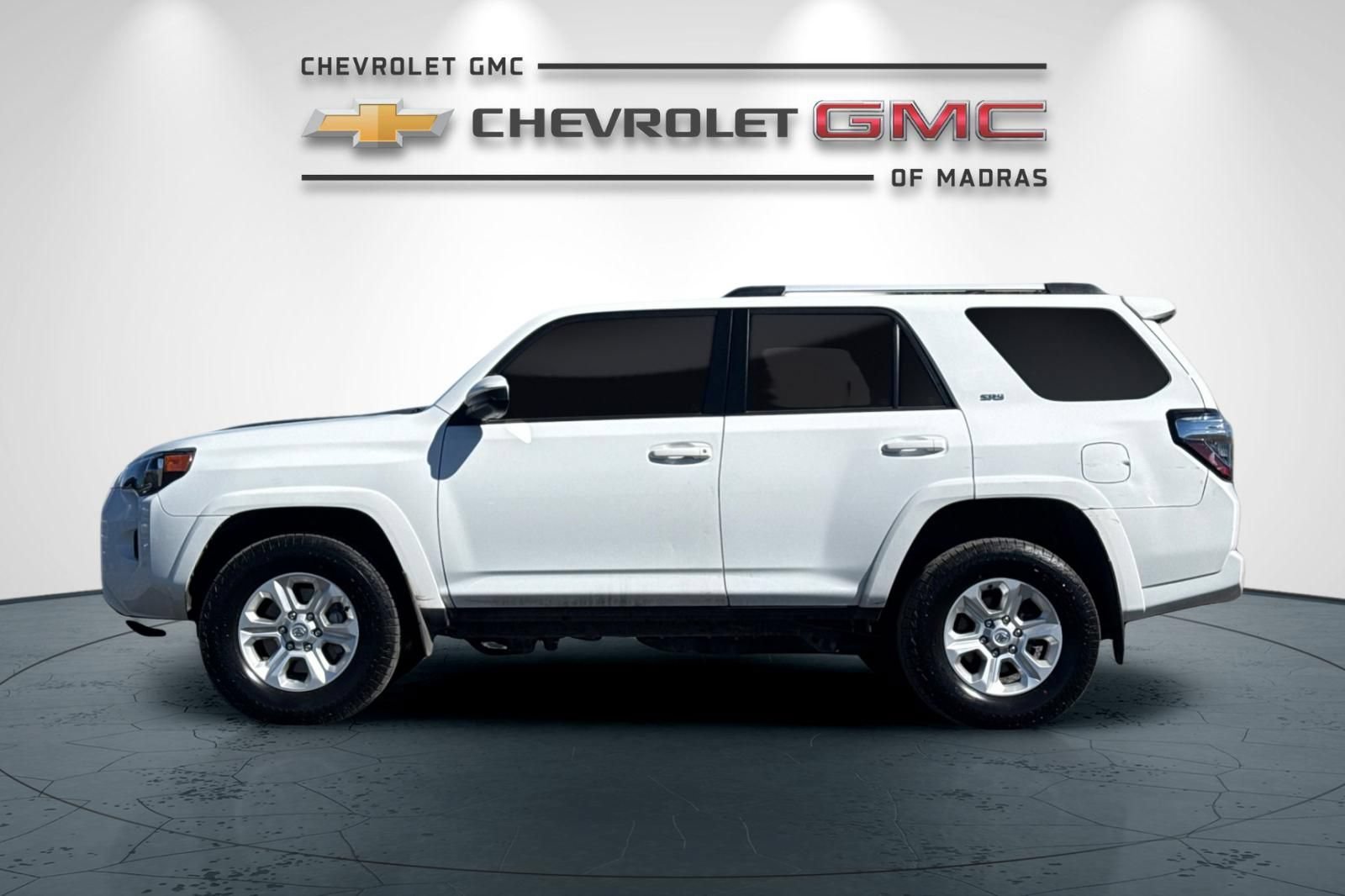 Used 2024 Toyota 4Runner SR5 AWD/4WD image 6