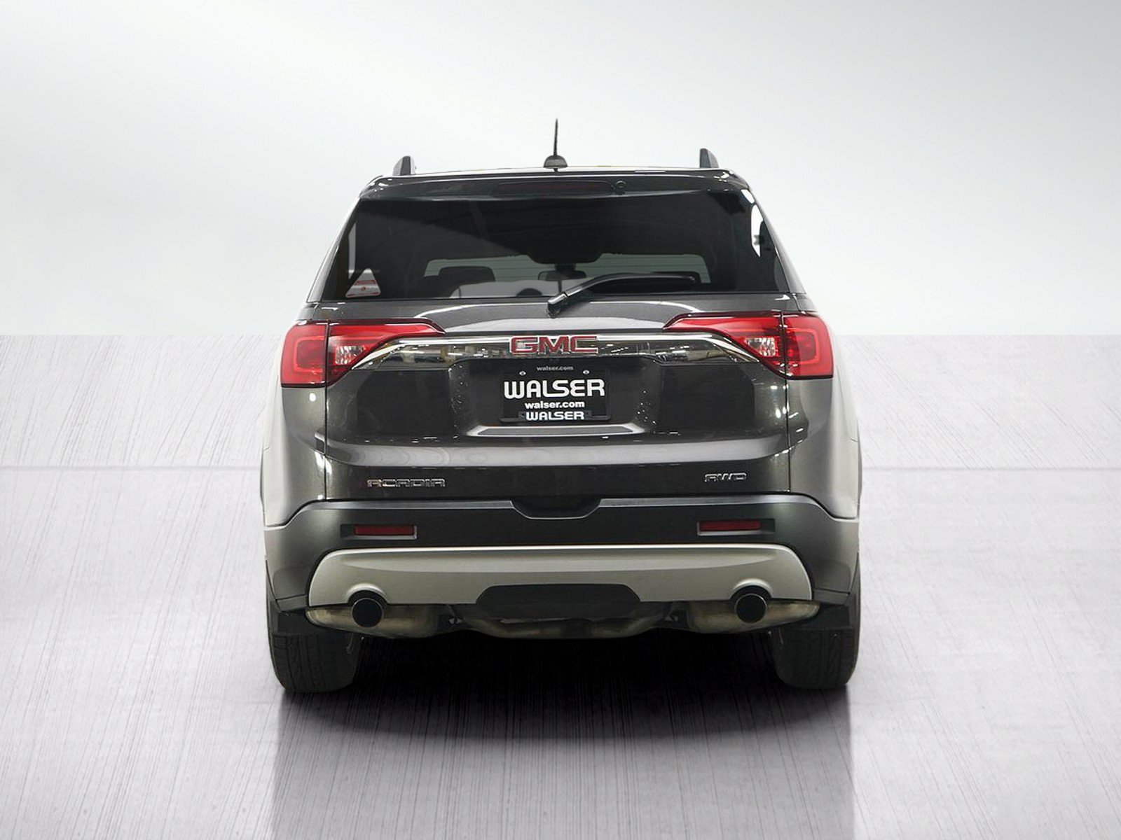 Used 2018 GMC Acadia SLE AWD/4WD image 4