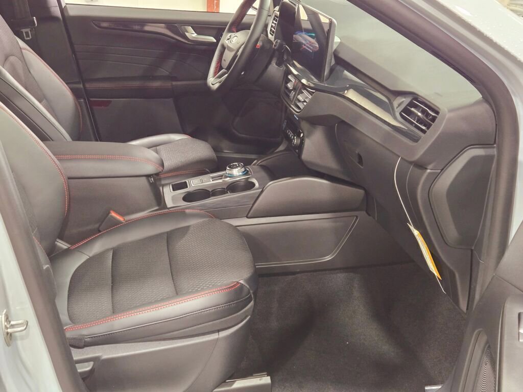New 2025 Ford Escape ST-Line w/ Tech Pack #1 image 6