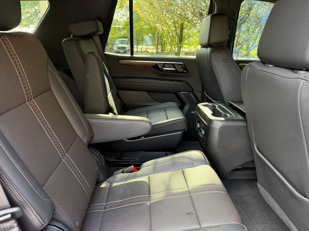 Used 2025 Chevrolet Tahoe High Country RWD image 9
