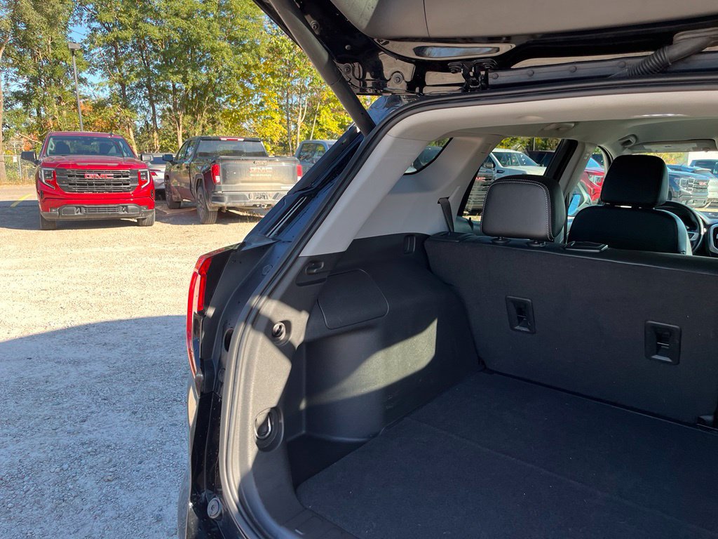 Used 2024 GMC Terrain SLT FWD image 15