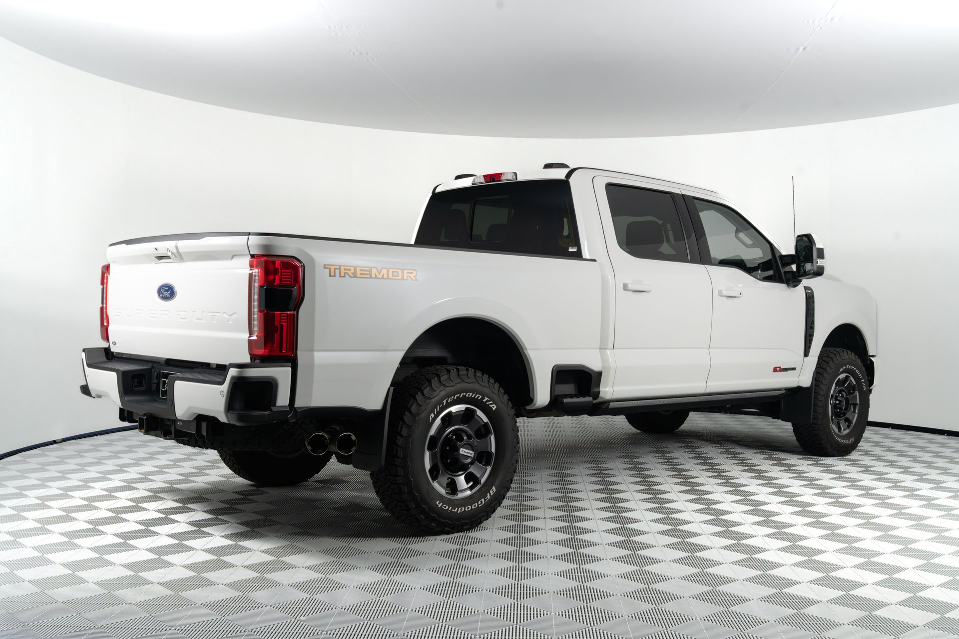 Used 2023 Ford F350 Lariat w/ Lariat Ultimate Package AWD/4WD image 4