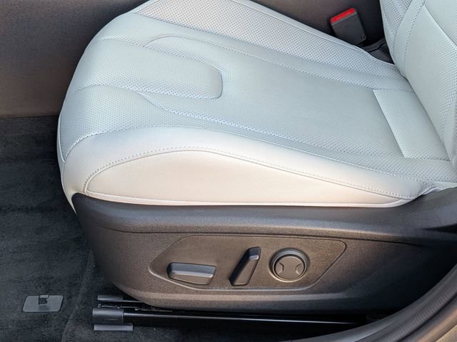 Used 2025 Hyundai Elantra Limited image 12