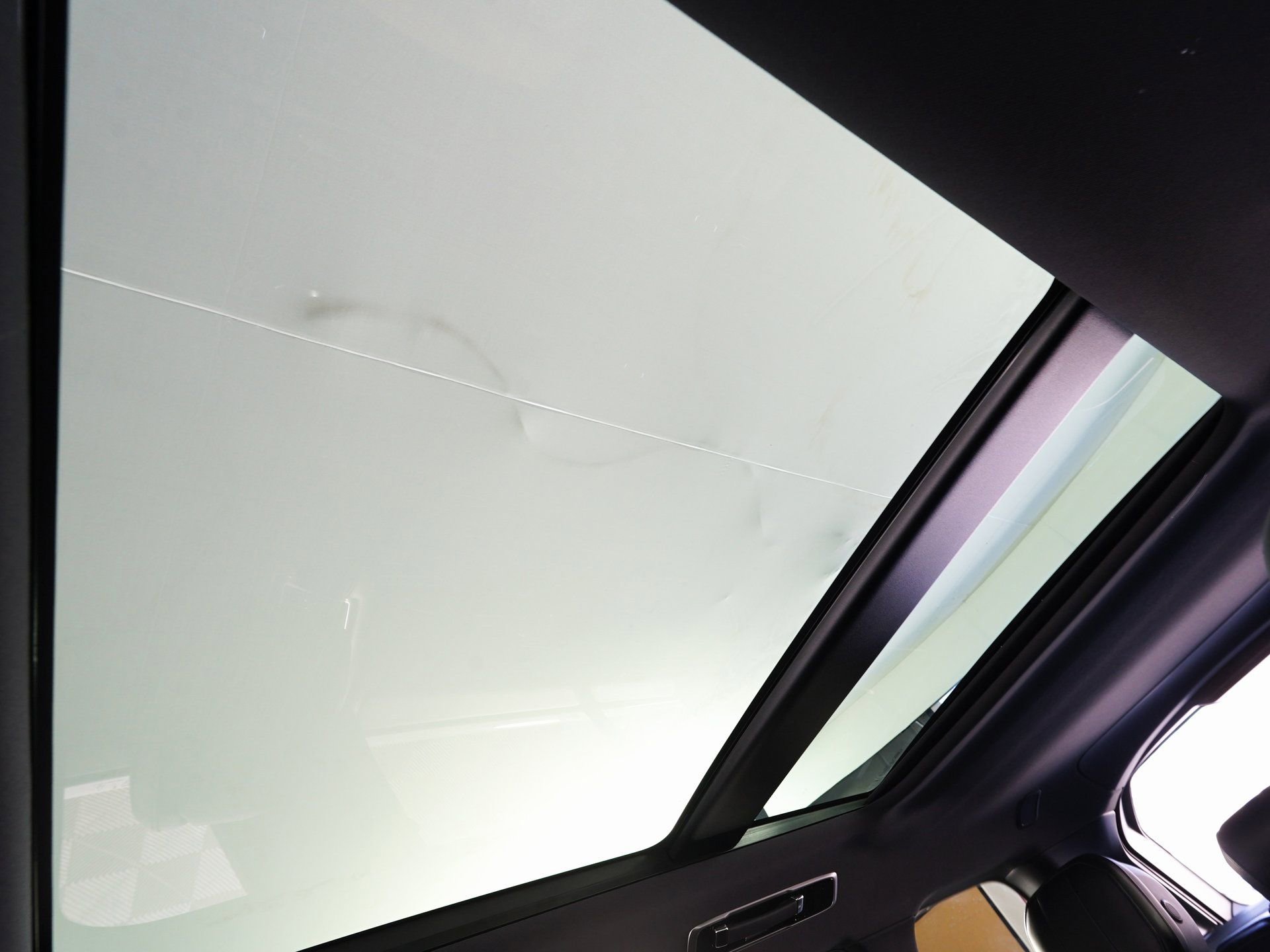 Used 2025 Land Rover Range Rover SE image 27