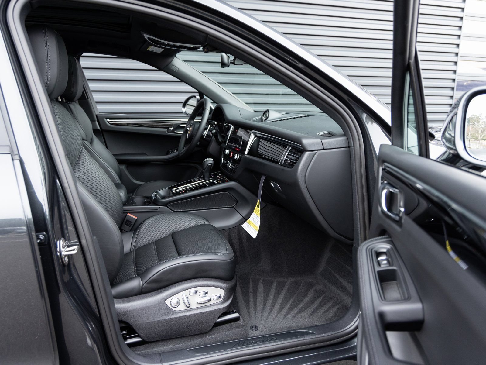 New 2026 Porsche Macan AWD/4WD image 34